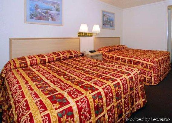 Austin Town Inn Austintown Oda fotoğraf