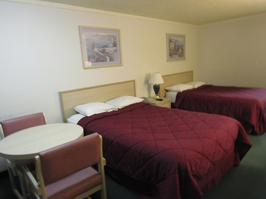 Austin Town Inn Austintown Dış mekan fotoğraf